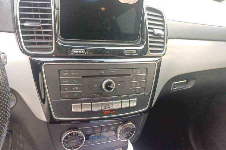 Used Mercedes-Benz GLE Coupe 2017 GLE 320 4MATIC Coupe SUV Audio And AC Panel