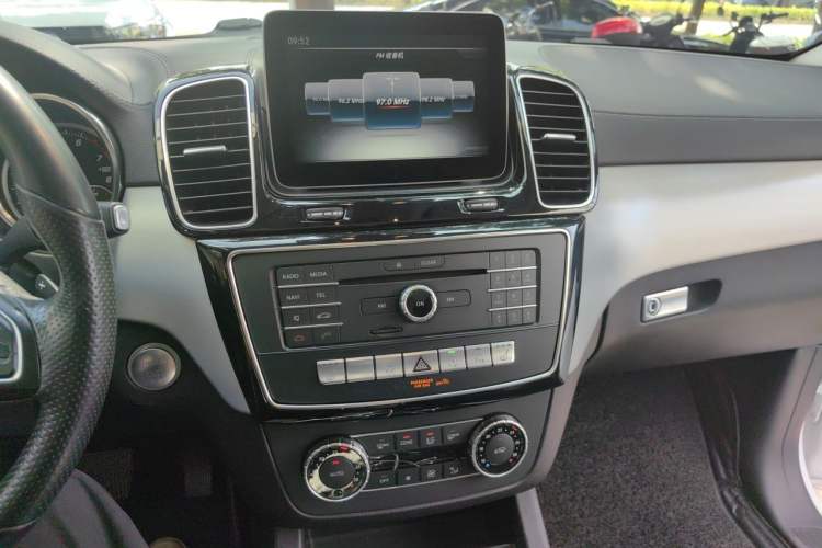 Used Mercedes-Benz GLE Coupe 2017 GLE 320 4MATIC Coupe SUV Audio And AC Panel