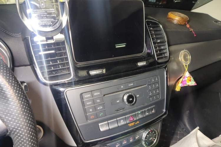 Used Mercedes-Benz GLE Coupe 2017 GLE 320 4MATIC Coupe SUV Audio And AC Panel