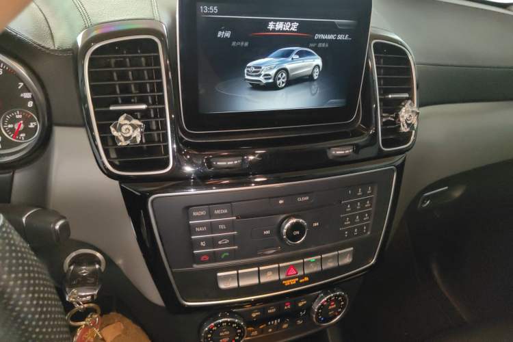 Used Mercedes-Benz GLE Coupe 2017 GLE 400 4MATIC Coupe SUV Audio And AC Panel