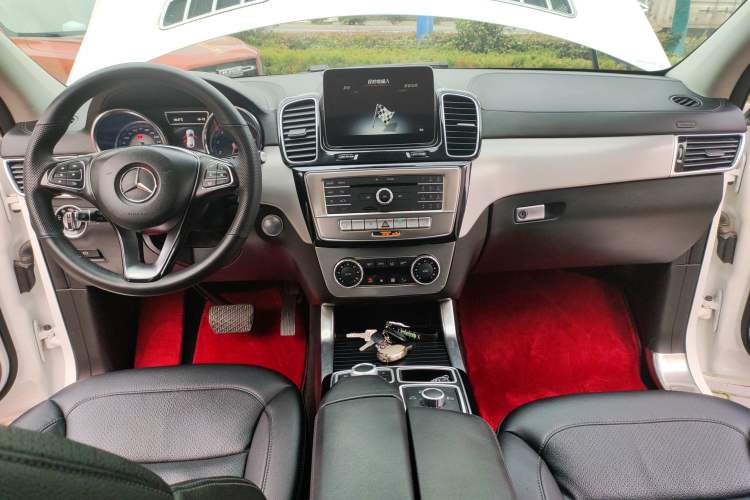 Used Mercedes-Benz GLE Coupe 2017 GLE 320 4MATIC Coupe SUV Center Console