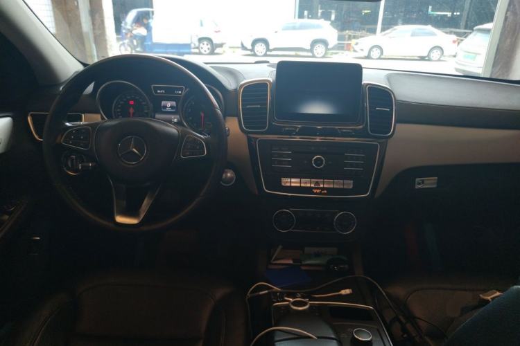 Used Mercedes-Benz GLE Coupe 2017 GLE 400 4MATIC Coupe SUV Center Console