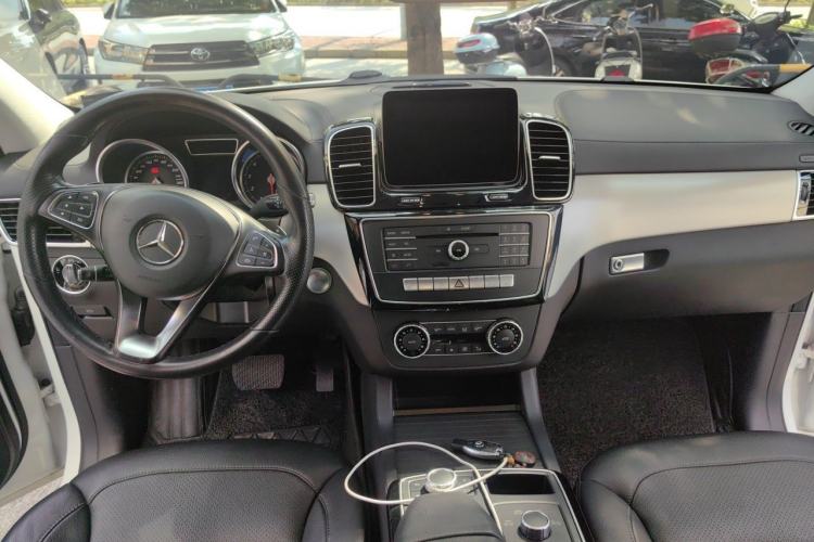 Used Mercedes-Benz GLE Coupe 2017 GLE 320 4MATIC Coupe SUV Center Console