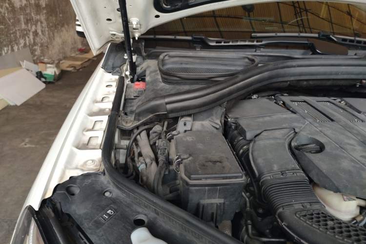 Used Mercedes-Benz GLE Coupe 2017 GLE 400 4MATIC Coupe SUV Engine Bay Right