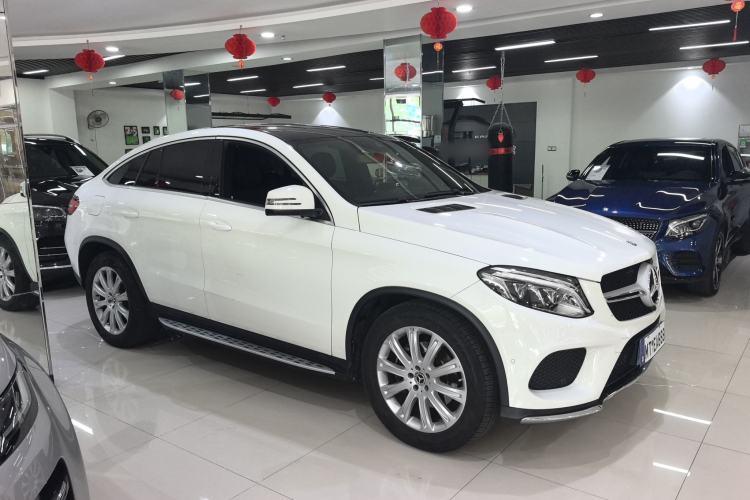 Used Mercedes-Benz GLE Coupe 2017 GLE 320 4MATIC Coupe SUV Exterior 2