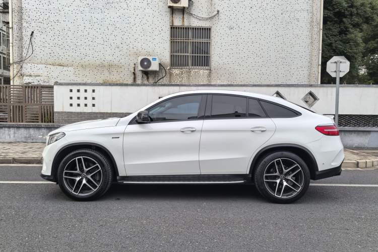 Used Mercedes-Benz GLE Coupe 2017 GLE 450 AMG 4MATIC Coupe SUV Exterior 9