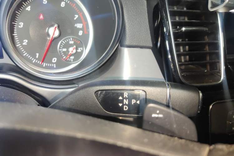 Used Mercedes-Benz GLE Coupe 2017 GLE 320 4MATIC Coupe SUV Gear Lever