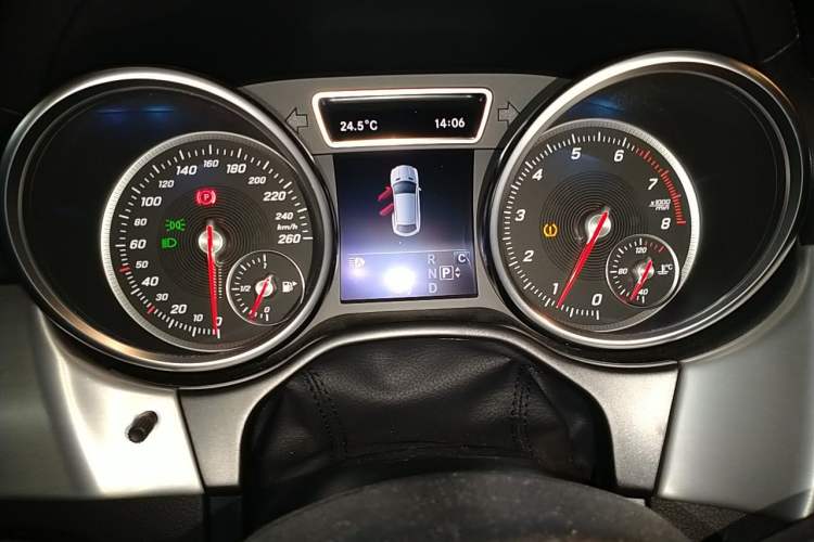 Used Mercedes-Benz GLE Coupe 2017 GLE 400 4MATIC Coupe SUV Instrument Cluster