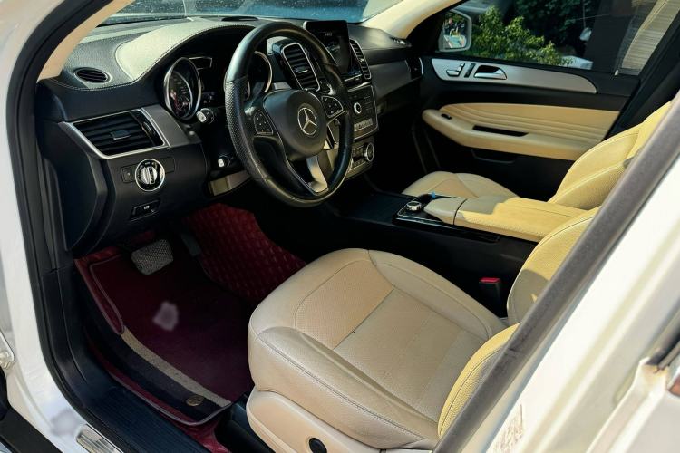 Used Mercedes-Benz GLE Coupe 2017 GLE 320 4MATIC Coupe SUV Interior 2