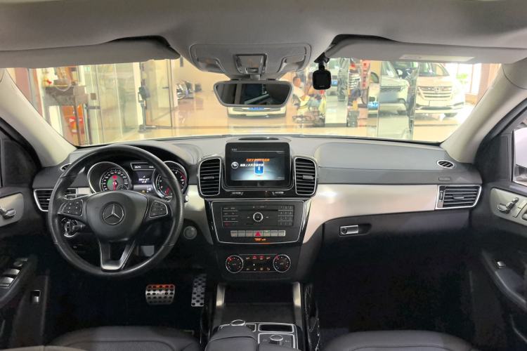 Used Mercedes-Benz GLE Coupe 2017 GLE 320 4MATIC Coupe SUV Interior 3