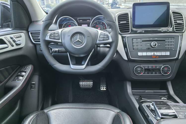 Used Mercedes-Benz GLE Coupe 2017 GLE 450 AMG 4MATIC Coupe SUV Interior 4