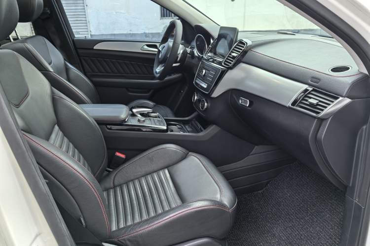 Used Mercedes-Benz GLE Coupe 2017 GLE 450 AMG 4MATIC Coupe SUV Interior 5