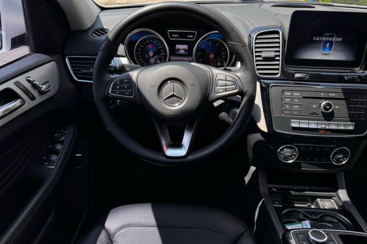 Used Mercedes-Benz GLE Coupe 2017 GLE 320 4MATIC Coupe SUV Interior 5