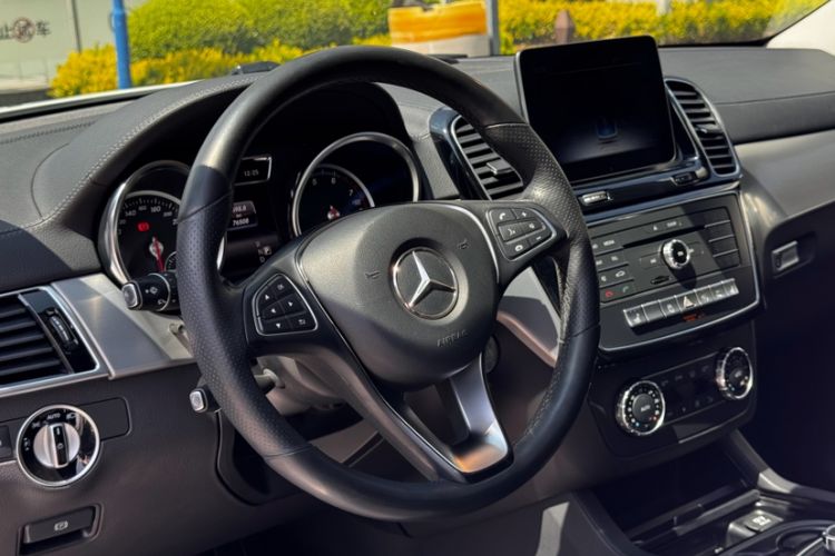 Used Mercedes-Benz GLE Coupe 2017 GLE 320 4MATIC Coupe SUV Interior 7