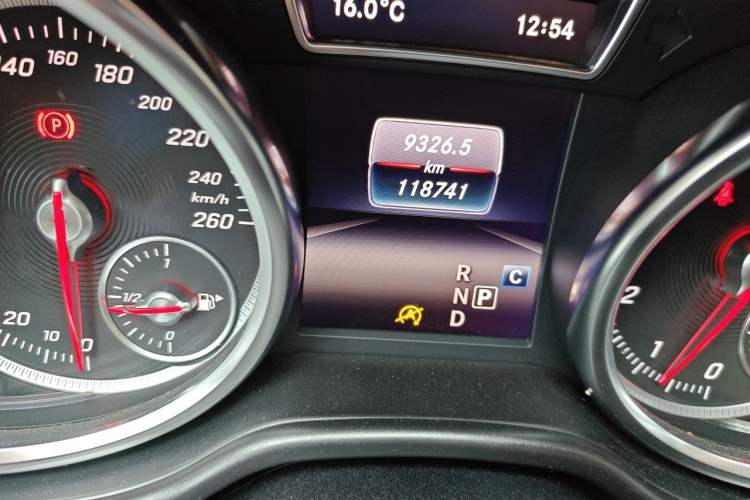 Used Mercedes-Benz GLE Coupe 2017 GLE 400 4MATIC Coupe SUV Odometer Close Up