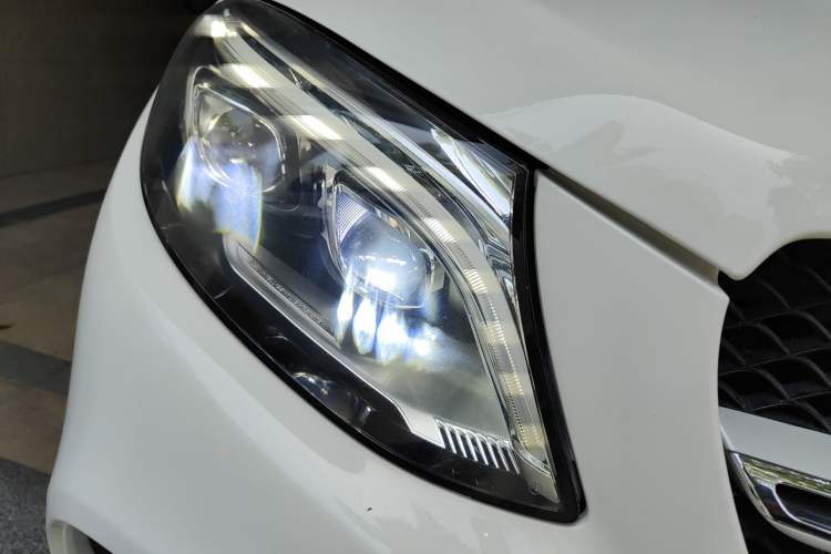 Used Mercedes-Benz GLE Coupe 2017 GLE 400 4MATIC Coupe SUV Right Front Headlight