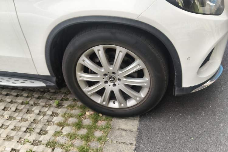 Used Mercedes-Benz GLE Coupe 2017 GLE 320 4MATIC Coupe SUV Right Front Wheel Hub