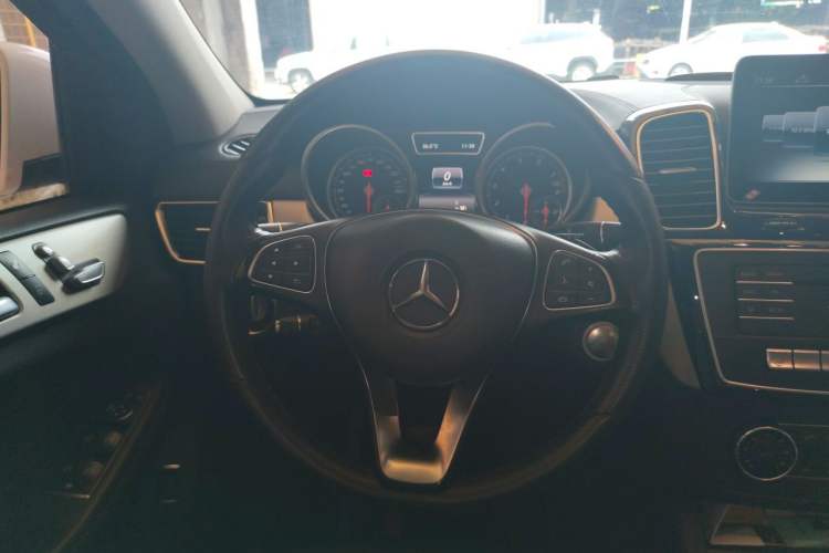 Used Mercedes-Benz GLE Coupe 2017 GLE 400 4MATIC Coupe SUV Steering Wheel