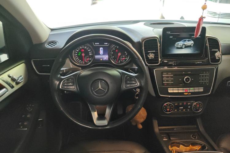 Used Mercedes-Benz GLE Coupe 2017 GLE 400 4MATIC Coupe SUV Steering Wheel