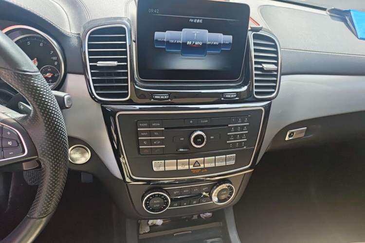 Used Mercedes-Benz GLE Coupe 2018 GLE 400 4MATIC Coupe SUV Audio And AC Panel