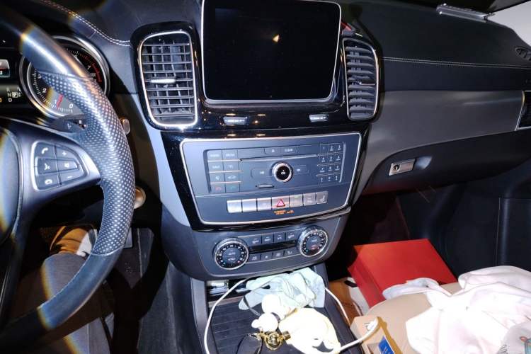 Used Mercedes-Benz GLE Coupe 2018 GLE 400 4MATIC Coupe SUV Audio And AC Panel
