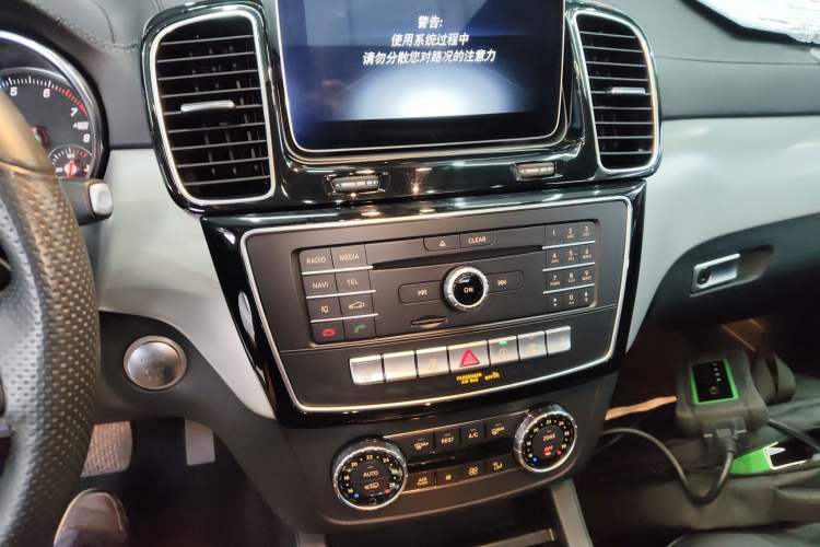 Used Mercedes-Benz GLE Coupe 2018 GLE 400 4MATIC Coupe SUV Audio And AC Panel
