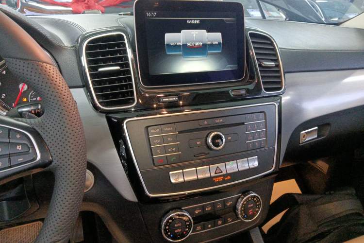 Used Mercedes-Benz GLE Coupe 2018 GLE 400 4MATIC Coupe SUV Audio And AC Panel