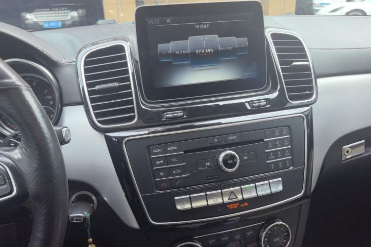 Used Mercedes-Benz GLE Coupe 2018 GLE 320 4MATIC Coupe SUV Audio And AC Panel