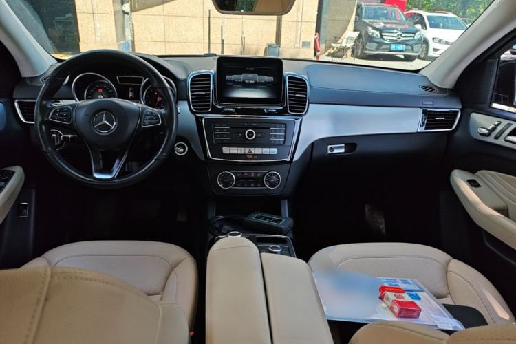 Used Mercedes-Benz GLE Coupe 2018 GLE 320 4MATIC Coupe SUV Center Console