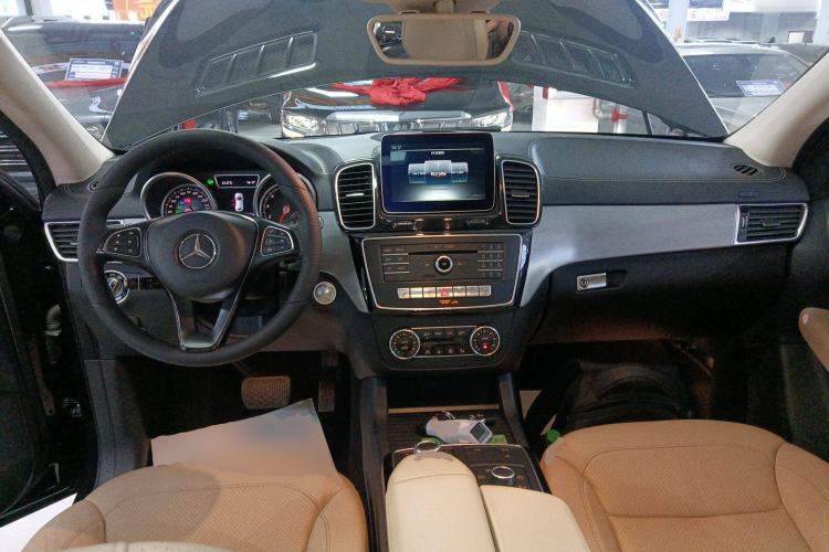 Used Mercedes-Benz GLE Coupe 2018 GLE 400 4MATIC Coupe SUV Center Console
