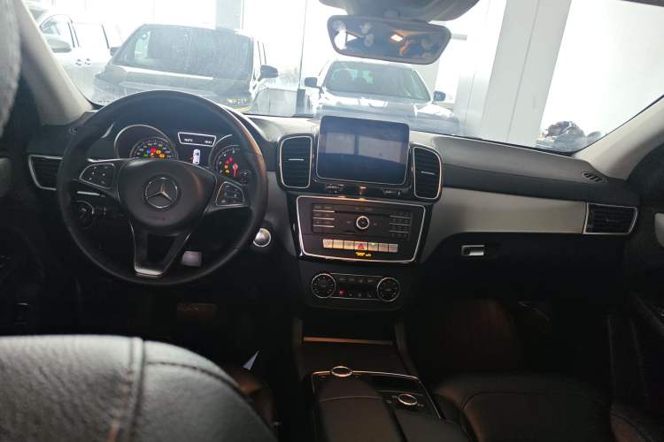 Used Mercedes-Benz GLE Coupe 2018 GLE 320 4MATIC Coupe SUV Center Console