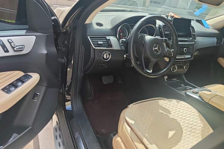 Used Mercedes-Benz GLE Coupe 2018 GLE 400 4MATIC Coupe SUV Driver Seat