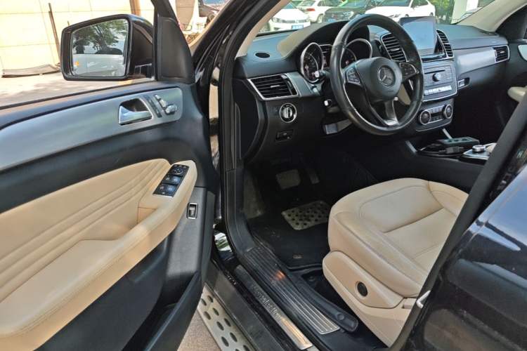 Used Mercedes-Benz GLE Coupe 2018 GLE 320 4MATIC Coupe SUV Driver Seat