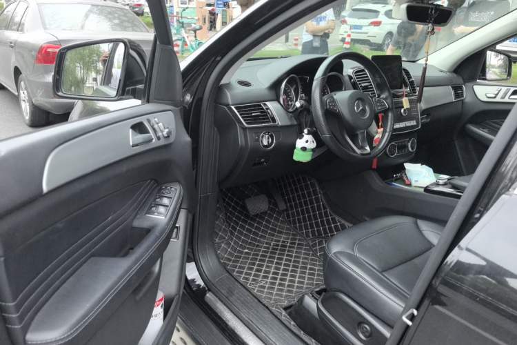 Used Mercedes-Benz GLE Coupe 2018 GLE 320 4MATIC Coupe SUV Driver Seat