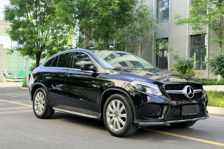 Used Mercedes-Benz GLE Coupe 2018 GLE 320 4MATIC Coupe SUV Exterior 2