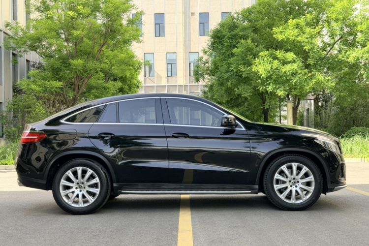 Used Mercedes-Benz GLE Coupe 2018 GLE 320 4MATIC Coupe SUV Exterior 3