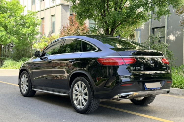 Used Mercedes-Benz GLE Coupe 2018 GLE 320 4MATIC Coupe SUV Exterior 4