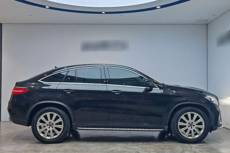 Used Mercedes-Benz GLE Coupe 2018 GLE 320 4MATIC Coupe SUV Exterior 4