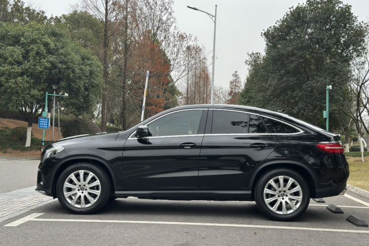 Used Mercedes-Benz GLE Coupe 2018 GLE 320 4MATIC Coupe SUV Exterior 5