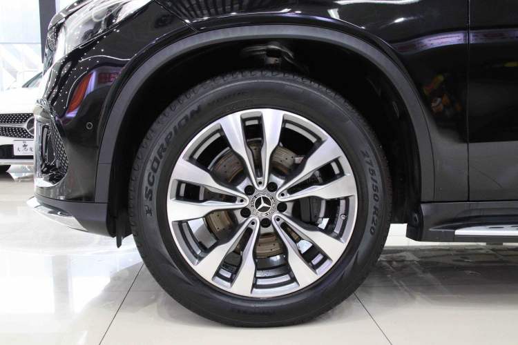 Used Mercedes-Benz GLE Coupe 2018 GLE 400 4MATIC Coupe SUV Exterior 6