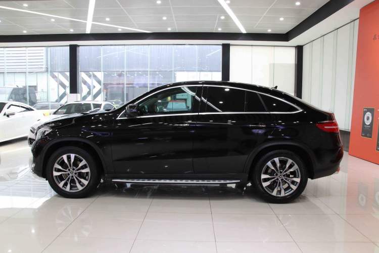 Used Mercedes-Benz GLE Coupe 2018 GLE 400 4MATIC Coupe SUV Exterior 9
