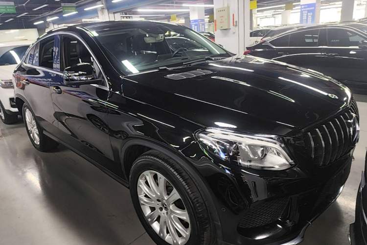 Used Mercedes-Benz GLE Coupe 2018 GLE 320 4MATIC Coupe SUV Front Right 45 Deg