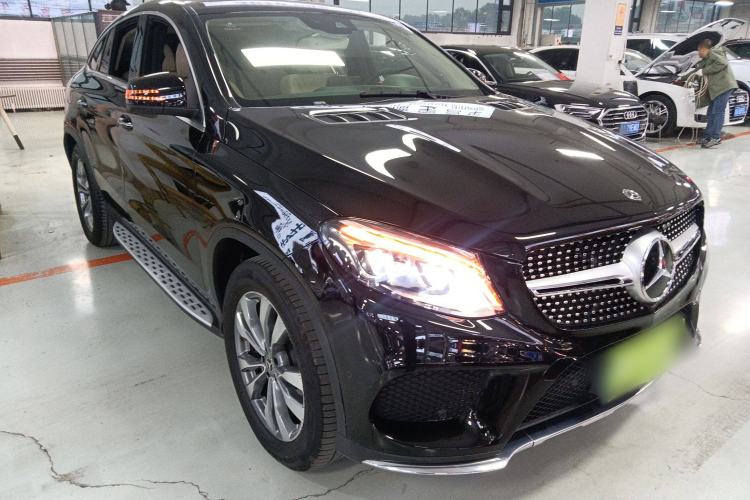 Used Mercedes-Benz GLE Coupe 2018 GLE 400 4MATIC Coupe SUV Front Right 45 Deg