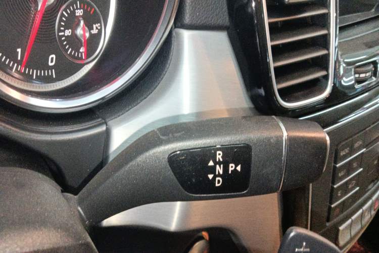 Used Mercedes-Benz GLE Coupe 2018 GLE 320 4MATIC Coupe SUV Gear Lever