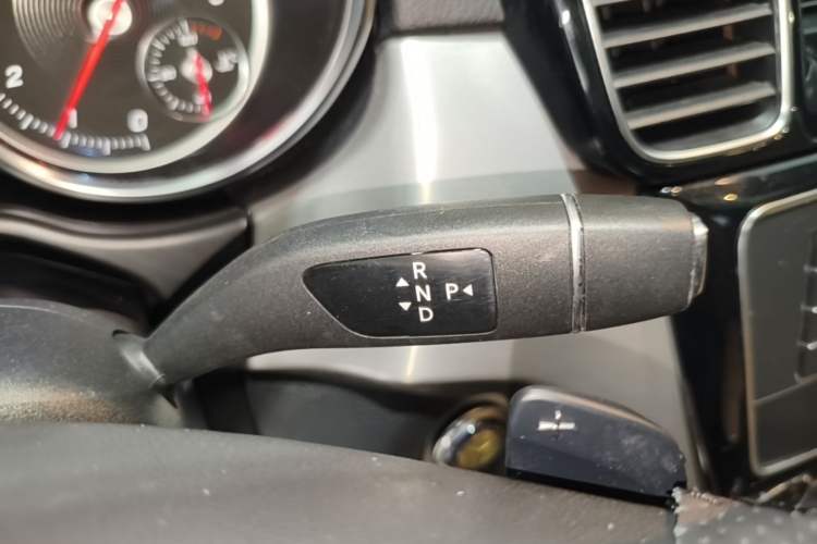 Used Mercedes-Benz GLE Coupe 2018 GLE 320 4MATIC Coupe SUV Gear Lever