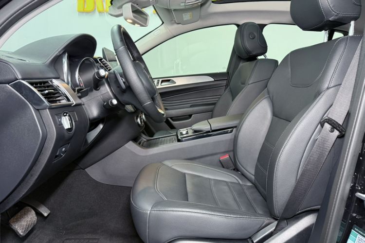 Used Mercedes-Benz GLE Coupe 2018 GLE 320 4MATIC Coupe SUV Interior 1