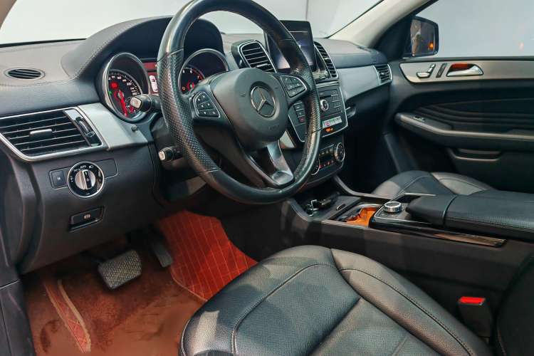Used Mercedes-Benz GLE Coupe 2018 GLE 320 4MATIC Coupe SUV Interior 1