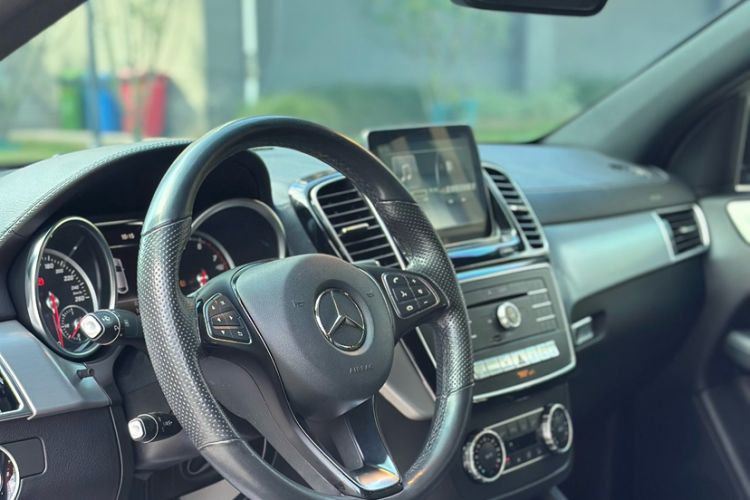 Used Mercedes-Benz GLE Coupe 2018 GLE 320 4MATIC Coupe SUV Interior 2