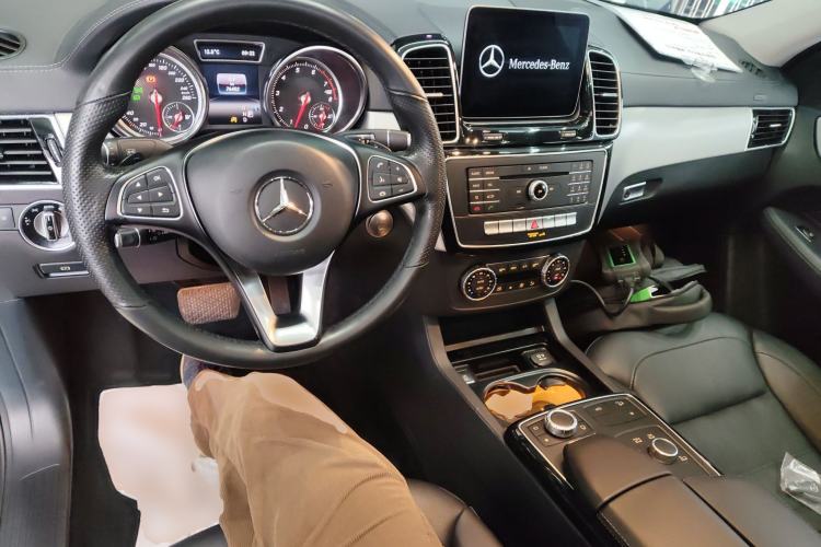 Used Mercedes-Benz GLE Coupe 2018 GLE 400 4MATIC Coupe SUV Interior 2