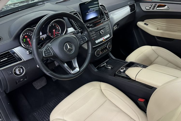 Used Mercedes-Benz GLE Coupe 2018 GLE 320 4MATIC Coupe SUV Interior 2
